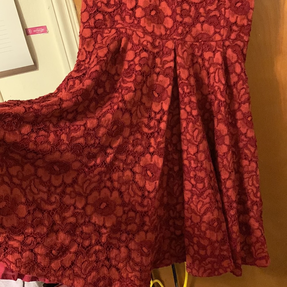 Burberry Red Floral Lace Short Sleeve Wedding Dress - Picture 5 of 10